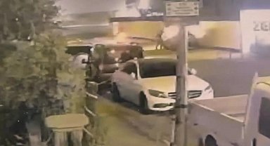 Batman'da park halindeki otomobilin kundaklanma anı kamerada