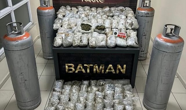 Batman'da sanayi tüplerine zulalanmış 87,5 kilo skunk ele geçirildi