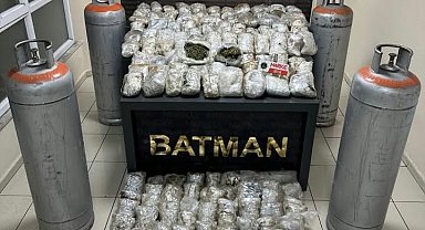 Batman'da sanayi tüplerine zulalanmış 87,5 kilo skunk ele geçirildi