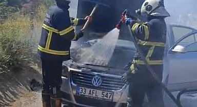 Batman'da seyir halindeki otomobil alev aldı