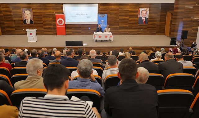 Bayburt'ta aile ahlakının temel değerleri konferansta anlatıldı