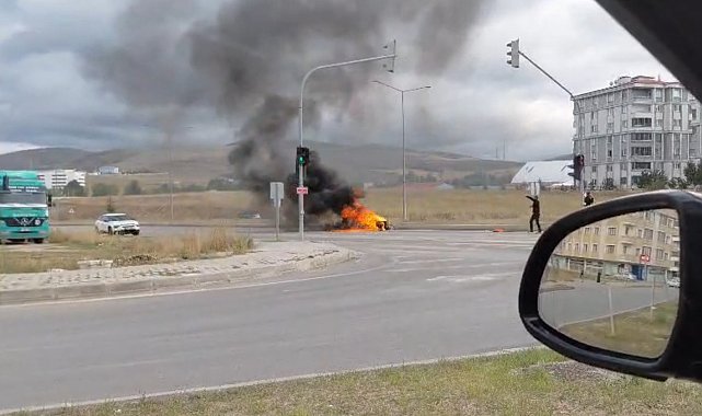 Bayburt'ta kamyonet kasasındaki jeneratör alev alev yandı
