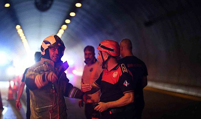 Bayraklı Tünelleri'nde korkutan tır yangını