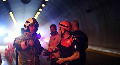 Bayraklı Tünelleri'nde korkutan tır yangını