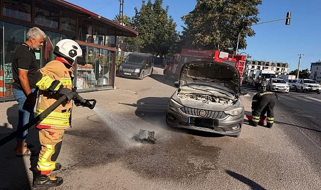 Belen'de otomobilin motorundan alev yükseldi