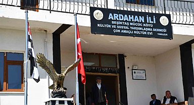 Beşiktaş Köyü'nde yapılan kartal heykeli, Serdal Adalı'nın katıldığı törenle açıldı