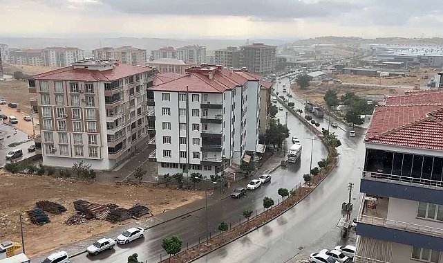 Besni'de sağanak yağış etkili oldu
