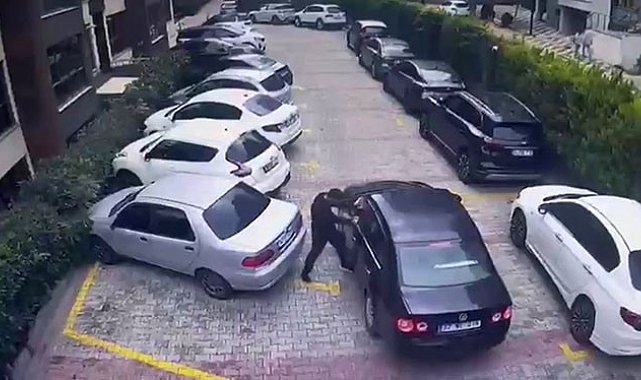 Beylikdüzü'nde sitede park yeri nedeniyle silahlı kavga çıktı, o anlar kamerada