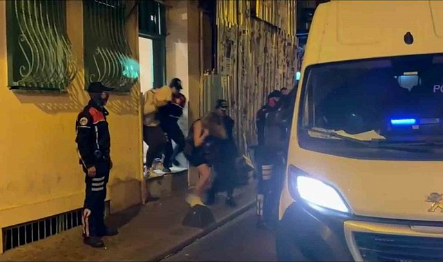 Beyoğlu'nda fuhuş pazarlığı havadan tespit edildi: 27 gözaltı