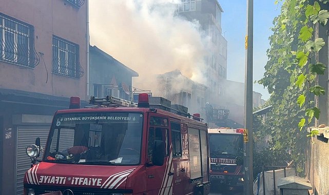 Beyoğlu'nda iki katlı iş yerinde çıkan yangın söndürüldü