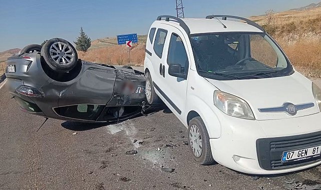 Beypazarı'nda otomobillerin çarpıştığı kazada 3 kişi yaralandı