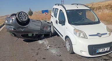 Beypazarı'nda otomobillerin çarpıştığı kazada 3 kişi yaralandı