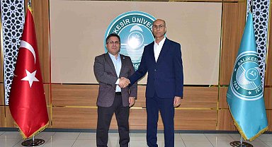 Bigadiç MYO'da Eğitime katkı sunan hayırsever İbrahim Duru'ya plaket