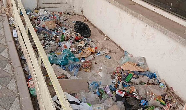 Bilecik'te metruk bina tehlike saçıyor