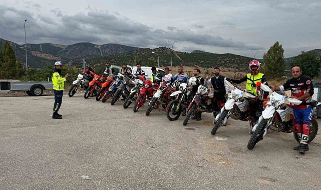 Bilecik'te motosiklet sürücülerine trafik eğitimi