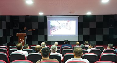 Bilecik'te müteahhitlerin talep ve görüşlerini dinledi
