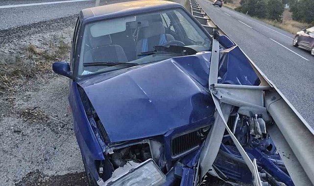 Bilecik'te otomobil refüje çarptı: 7 kişi yaralandı