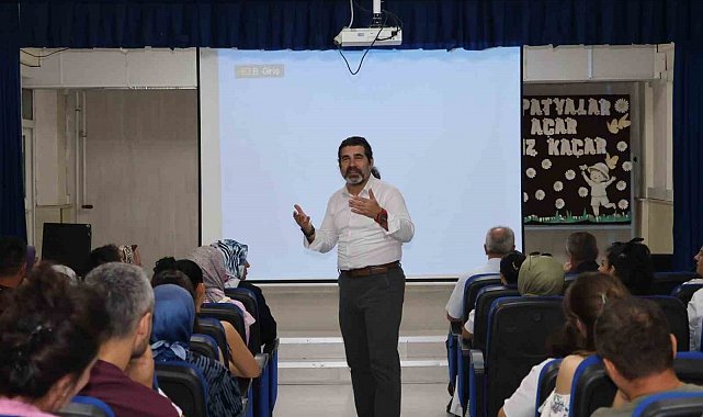 Bilecik'te Velilere Türkiye Yüzyılı Maarif Modeli eğitimi verildi