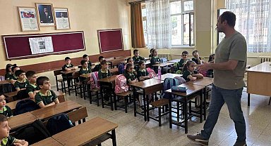 Bingöl'de ilk ders zili çaldı, öğrenciler sıralarda yerini aldı