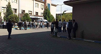Bingöl'de kafası asansöre sıkışan öğrenci yaralandı