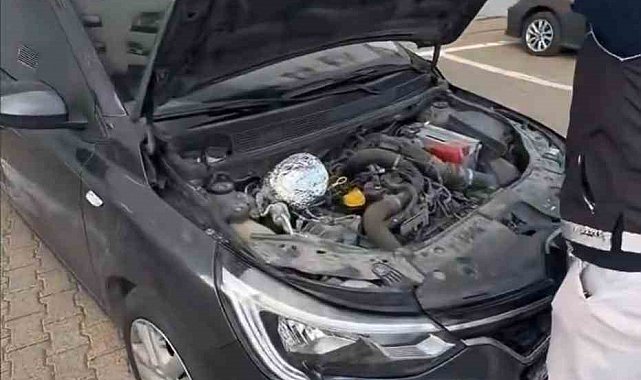 Bingöl'de otomobilin motor bölümünde esrar ele geçirildi: 3 tutuklama