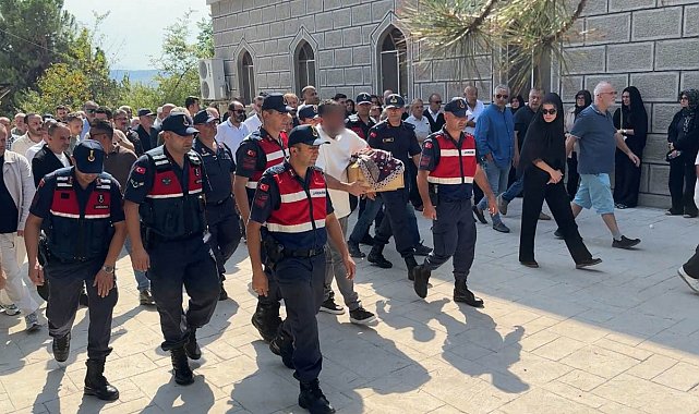 Bir babanın en zor sınavı: Kazada ölen bebeğinin tabutunu böyle taşıdı