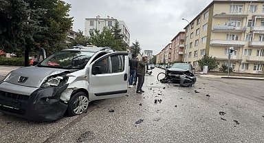 Bir kişinin yaralandığı trafik kazası sonrası yaşanan gerginlik güçlükle yatıştırıldı