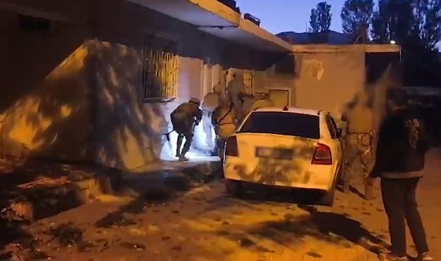 Bitlis'te sosyal medyada suç örgütünü öven şahıslara operasyon: 3 tutuklama