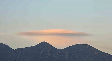 Bitlis'te UFO'ya benzeyen mercek bulutu dikkat çekti