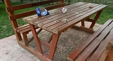 Bolu'da çocuk parkında çöp rezaleti: Vatandaş isyan etti
