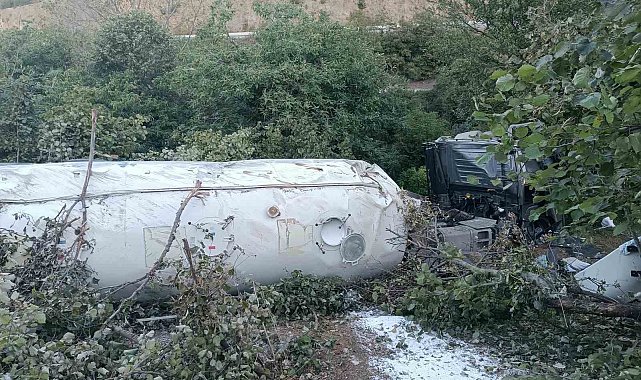 Bolu'da tır devrildi: 1 ölü, 1 yaralı
