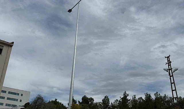 Boyabat'ta elektrik hatları yer altına alındı, yeni aydınlatma direkleri dikildi