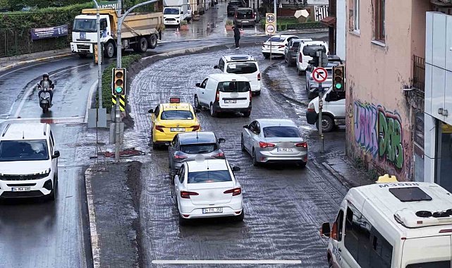 Burası Hindistan değil Eyüpsultan: Günlerce süren yol çalışmaları çileye döndü