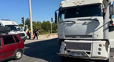 Burdur'da hafif ticari araç ile kamyon çarpıştı: 4 yaralı