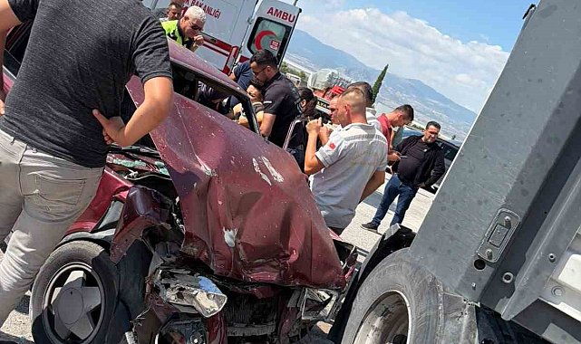 Burdur'da otomobil ile tır çarpıştı: 2 yaralı