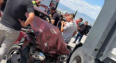 Burdur'da otomobil ile tır çarpıştı: 2 yaralı