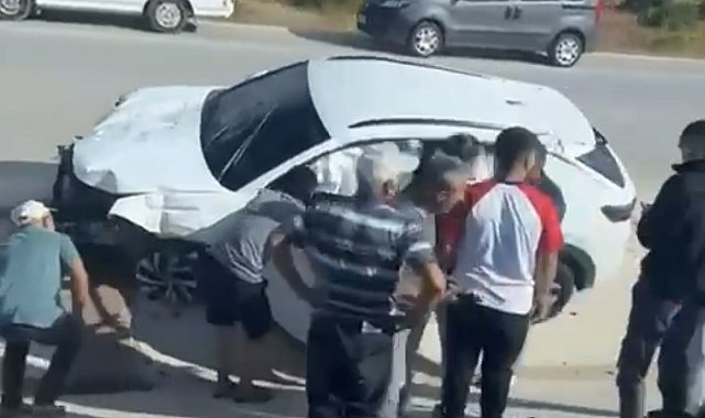 Burdur'da refüjdeki trafik levhalarına çarpan sürücü yaralandı
