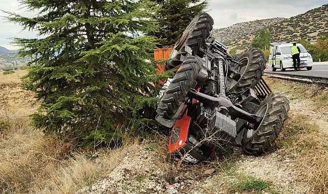 Burdur'da traktör devrildi, sürücüsü yaralandı