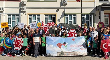 Burhaniye'de gökyüzü uçurtmalarla renklendi