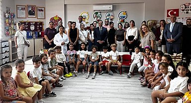 Burhaniye'de Kaymakam Atilla, minik öğrencilerle bir araya geldi