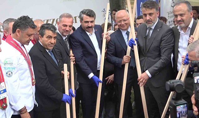 Bursa Gastronomi Festivali 'Fetheden Lezzetler' temasıyla başladı