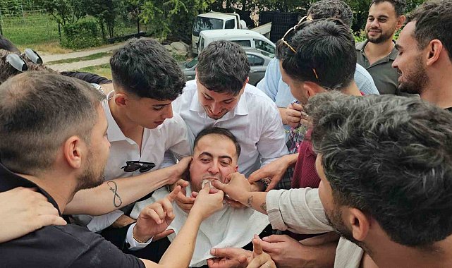 Bursa'da asırlık düğün geleneği: 200 metreyi 4 saatte geçtiler