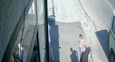 Bursa'da eşiyle yürürken silahlı saldırıya uğradı