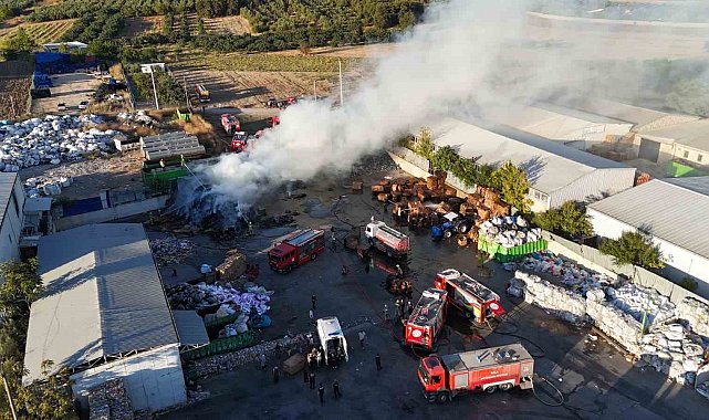 Bursa'da geri dönüşüm deposunda korkutan yangın