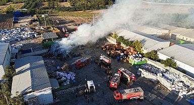 Bursa'da geri dönüşüm deposunda korkutan yangın