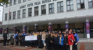 Bursa'da polisten öğrencilere tiyatro sürprizi