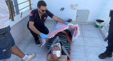 Bursa'da tadilat sırasında balkona düşen işçi yaralandı