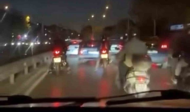 Bursa'da yol vermeyen otomobil sürücüsünün etrafını sardılar