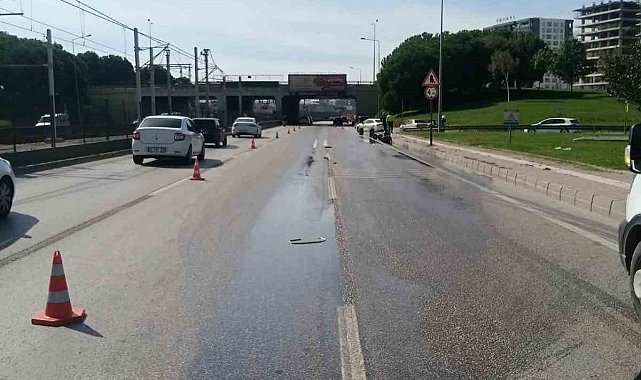Bursa'da yola dökülen kimyasal madde paniğe sebep oldu, trafik kilitlendi