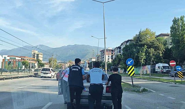 Bursa'da zabıta ekiplerinden örnek davranış